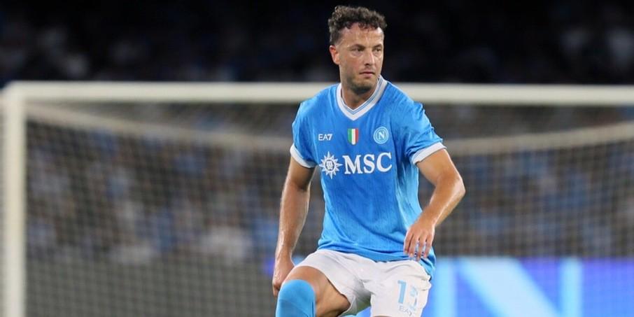 定中场球员, 续约只差签 定中场球员, 续约只差签