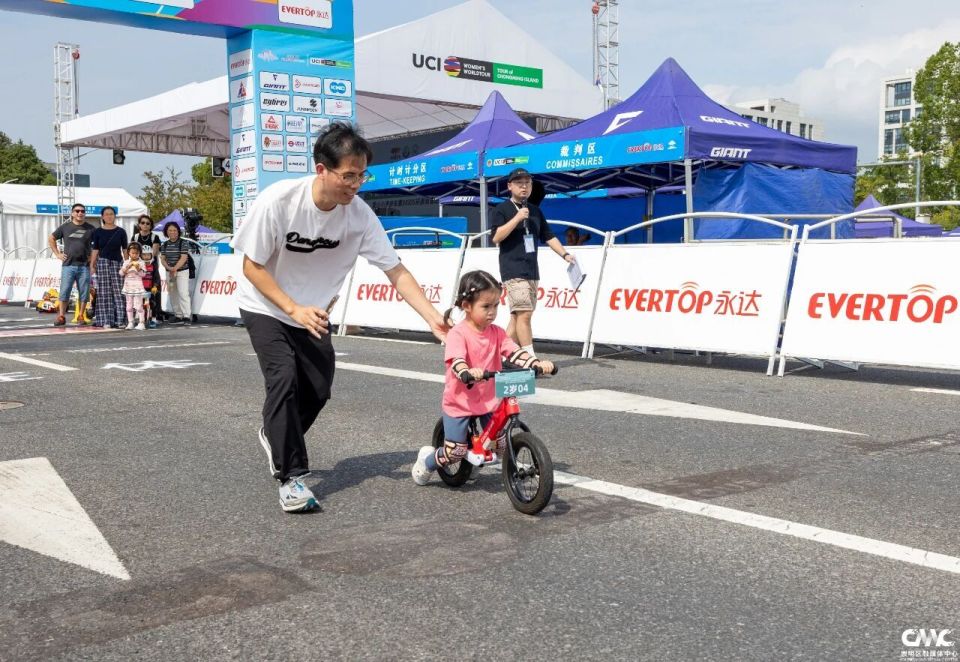 max, 向赛道另一 max, 向赛道另一